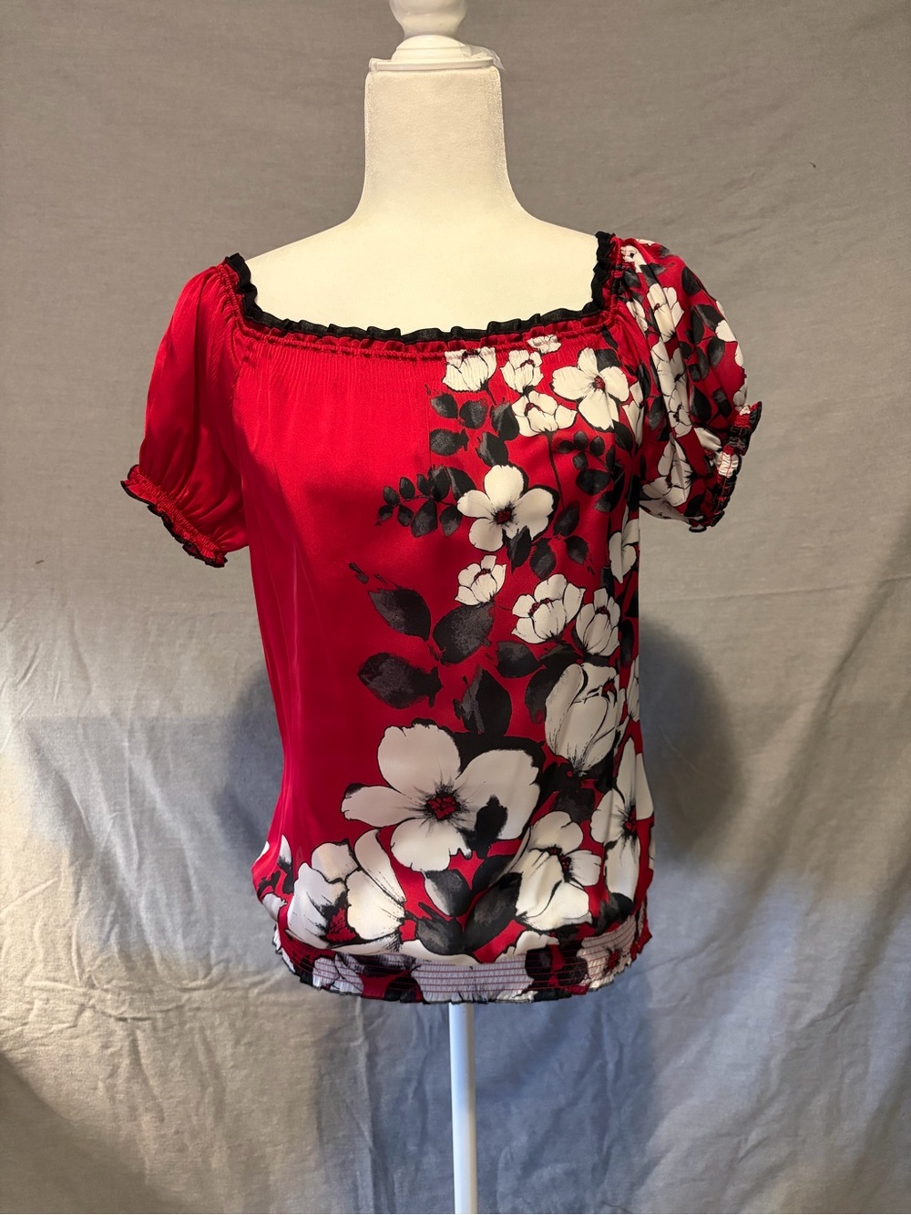 White House Black Market Red Floral Square-Neck Puff Sleeve Top